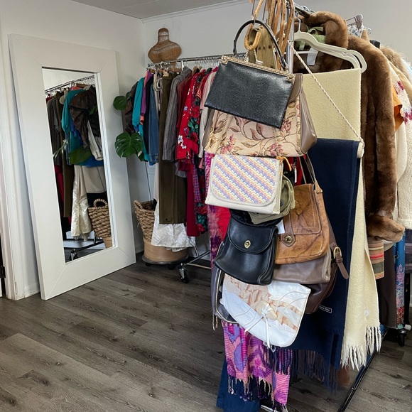 Meet your Posher, Kari - Picture 3 of 15